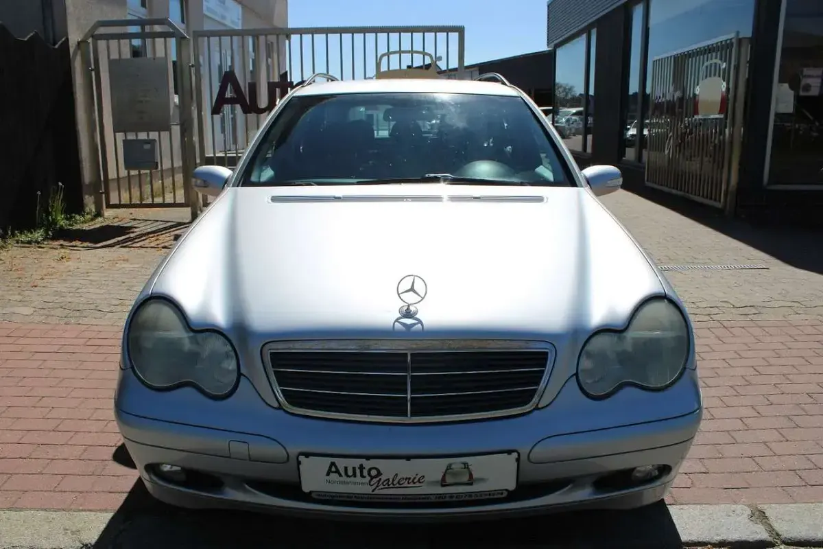 Gebraucht Mercedes C180 143 PS (105 kW) 2002 Brillantsilber  metalliclack Kombi