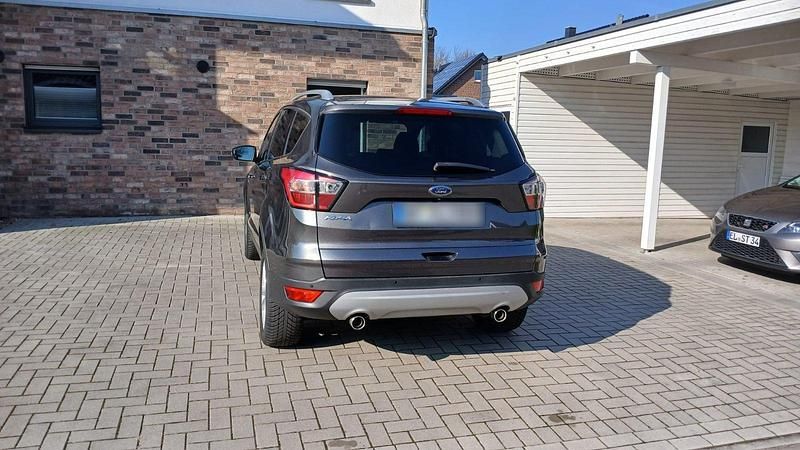 Gebraucht Ford Kuga 150 PS (110 kW) 2018 Grau SUV