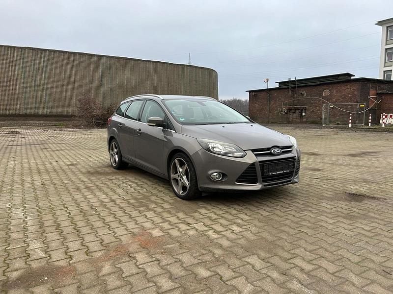 Braun Gebraucht 2012 Ford Focus Kombi | 2.950 € (Superpreis) - Bild 1/4