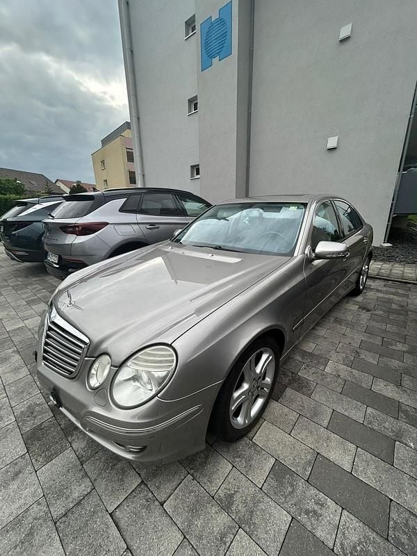 Silber Gebraucht 2006 Mercedes E350 Limousine | 5.000 € (Guter Preis) - Bild 1/4