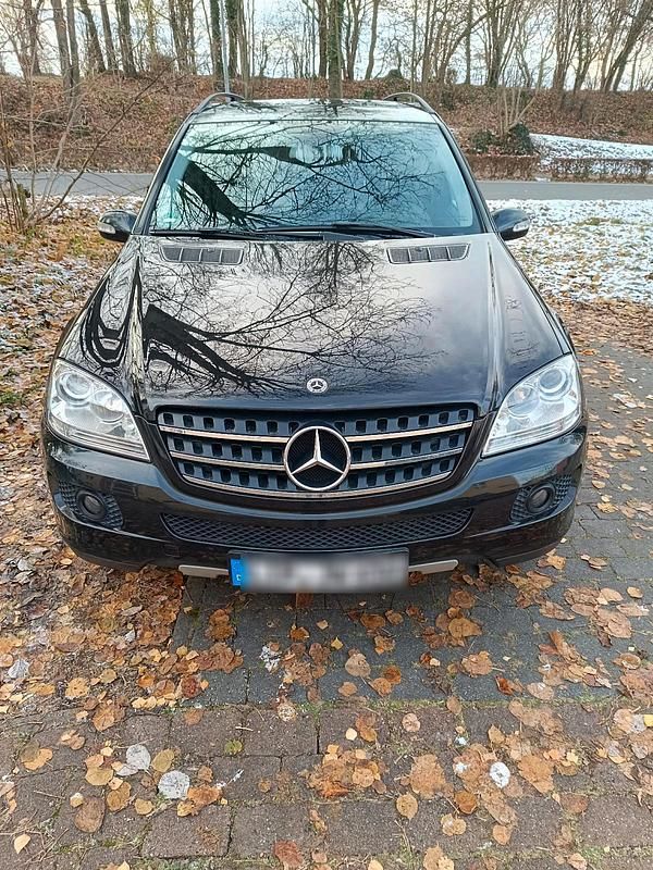 Schwarz Gebraucht 2005 Mercedes ML320 SUV | 5.500 € - Bild 1/4