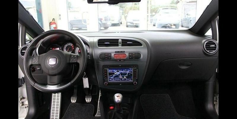 Gebraucht Seat Leon CUPRA 241 PS (177 kW) 2008 Weiß Kleinwagen