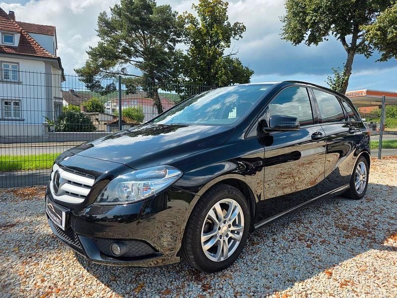 Gebraucht Mercedes B180 122 PS (89 kW) 2013 Schwarz Van / Kleinbus