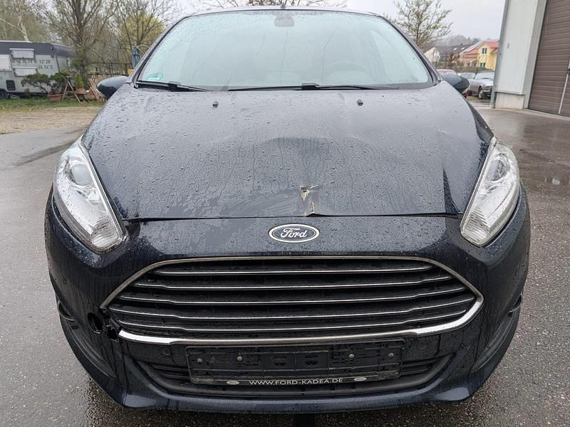 Gebraucht Ford Fiesta Titanium 101 PS (74 kW) 2016 Blau Kleinwagen