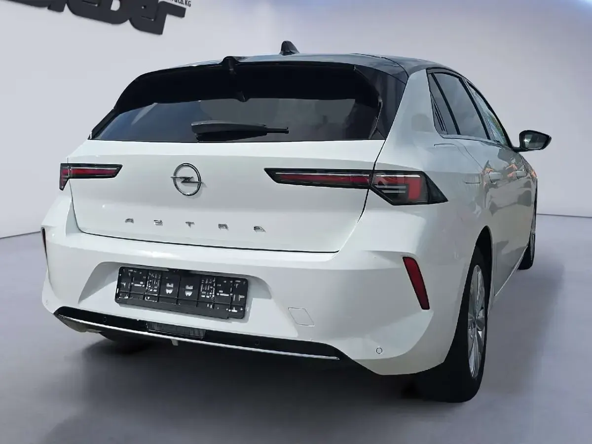 Gebraucht Opel Astra Elegance 131 PS (96 kW) 2023 Arktis weiss Kleinwagen