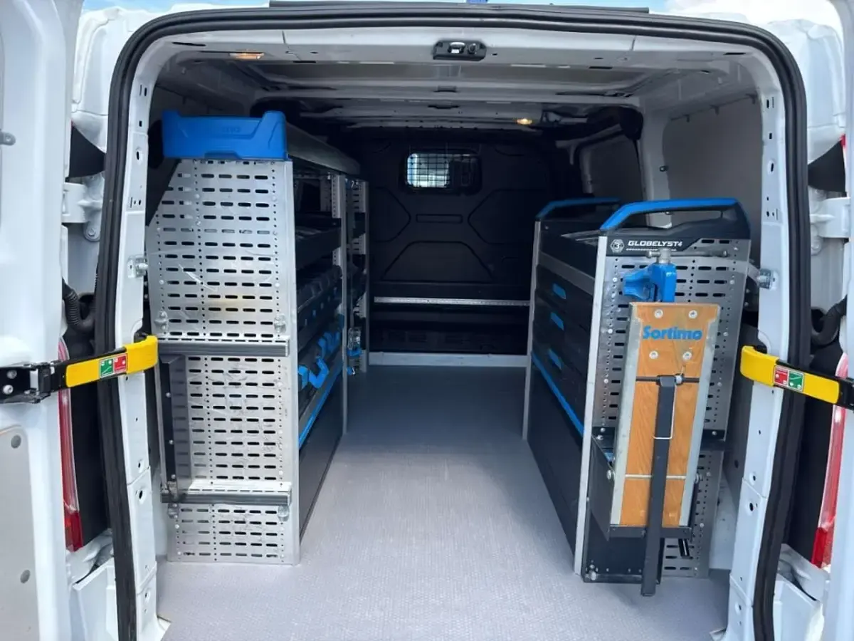 Gebraucht Ford Transit Trend 131 PS (96 kW) 2022 Frostweiß Van / Kleinbus