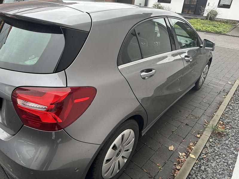 Gebraucht Mercedes A200 136 PS (100 kW) 2017 Grau Kleinwagen