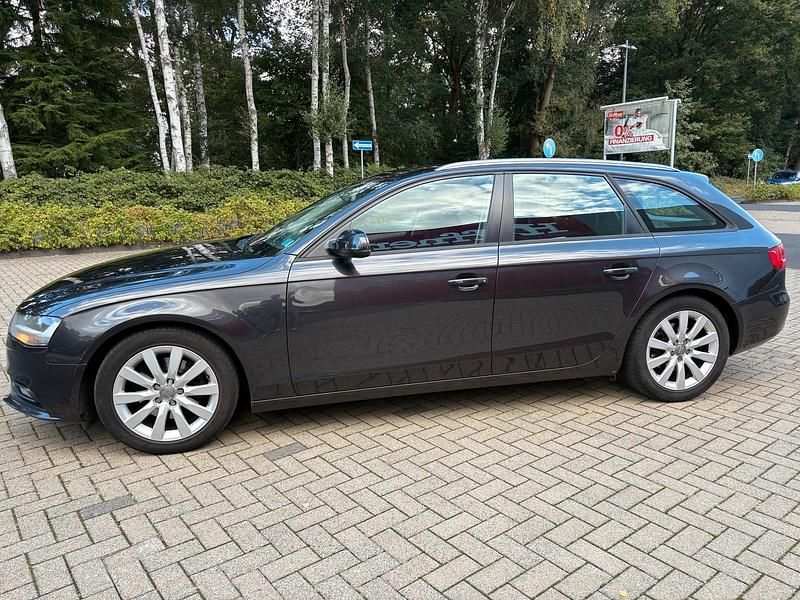 Grau Gebraucht 2012 Audi A4 Kombi | 5.600 € (Superpreis) - Bild 1/4