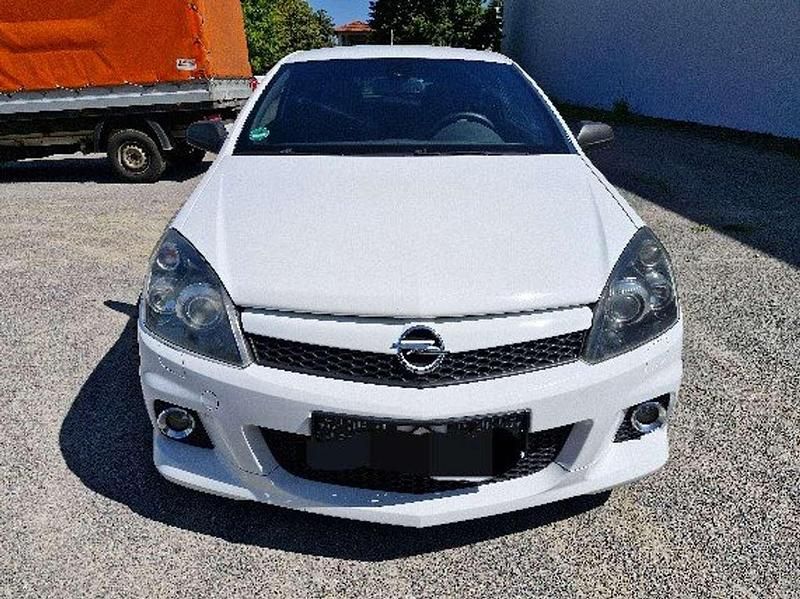 Gebraucht Opel Astra Edition 241 PS (177 kW) 2008 Weiß Limousine