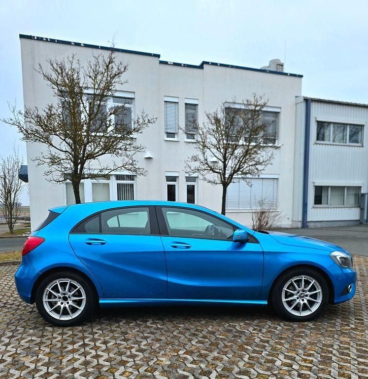 Blau Gebraucht 2012 Mercedes A200 Style Limousine | 13.300 € (Etwas zu teuer) - Bild 1/4