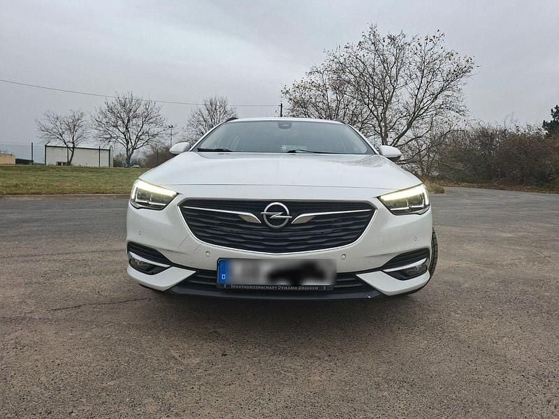 Weiß Gebraucht 2018 Opel Insignia Business Kombi | 14.500 € (Fairer Preis) - Bild 1/4