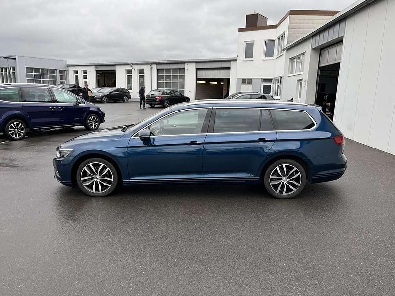Gebraucht VW Passat Active 190 PS (139 kW) 2021 Blau Kombi
