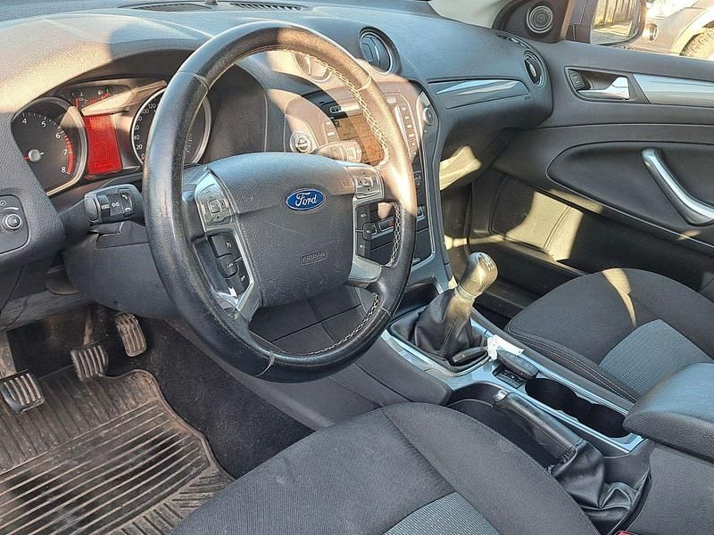 Gebraucht Ford Mondeo Trend 145 PS (106 kW) 2011 Braun Kombi