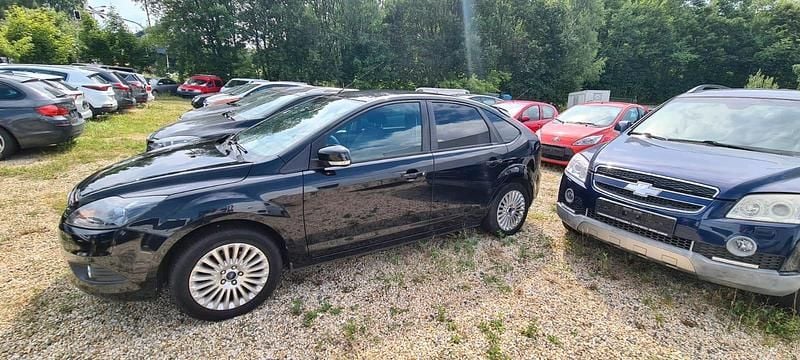 Schwarz Gebraucht 2011 Ford Focus Limousine | 4.399 € (Guter Preis) - Bild 1/4