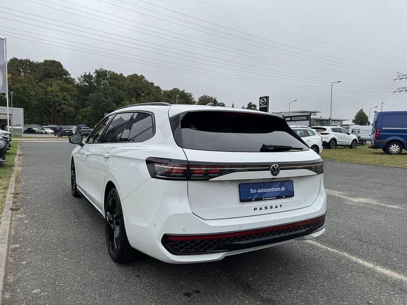 Gebraucht VW Passat R-line 193 PS (141 kW) 2024 Pure white Kombi