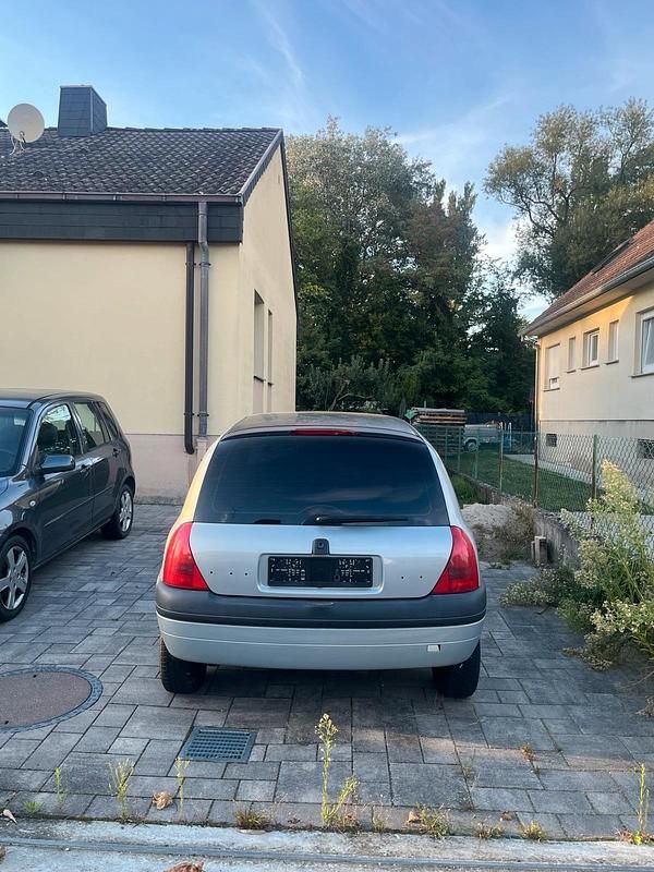 Gebraucht Renault Clio II 58 PS (42 kW) 1998 Silber Kleinwagen