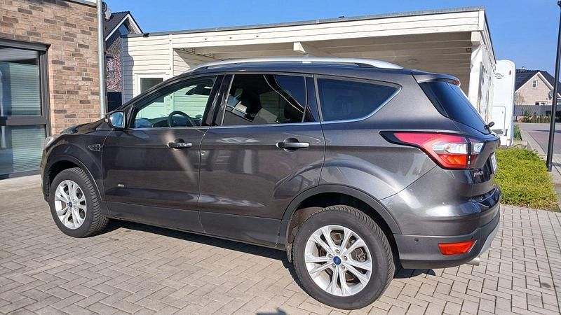 Gebraucht Ford Kuga 150 PS (110 kW) 2018 Grau SUV