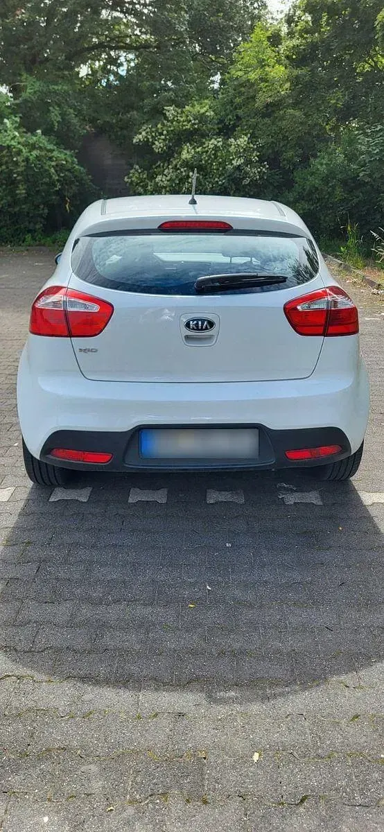 Gebraucht Kia Rio Edition 7 86 PS (63 kW) 2012 Weiß Kleinwagen