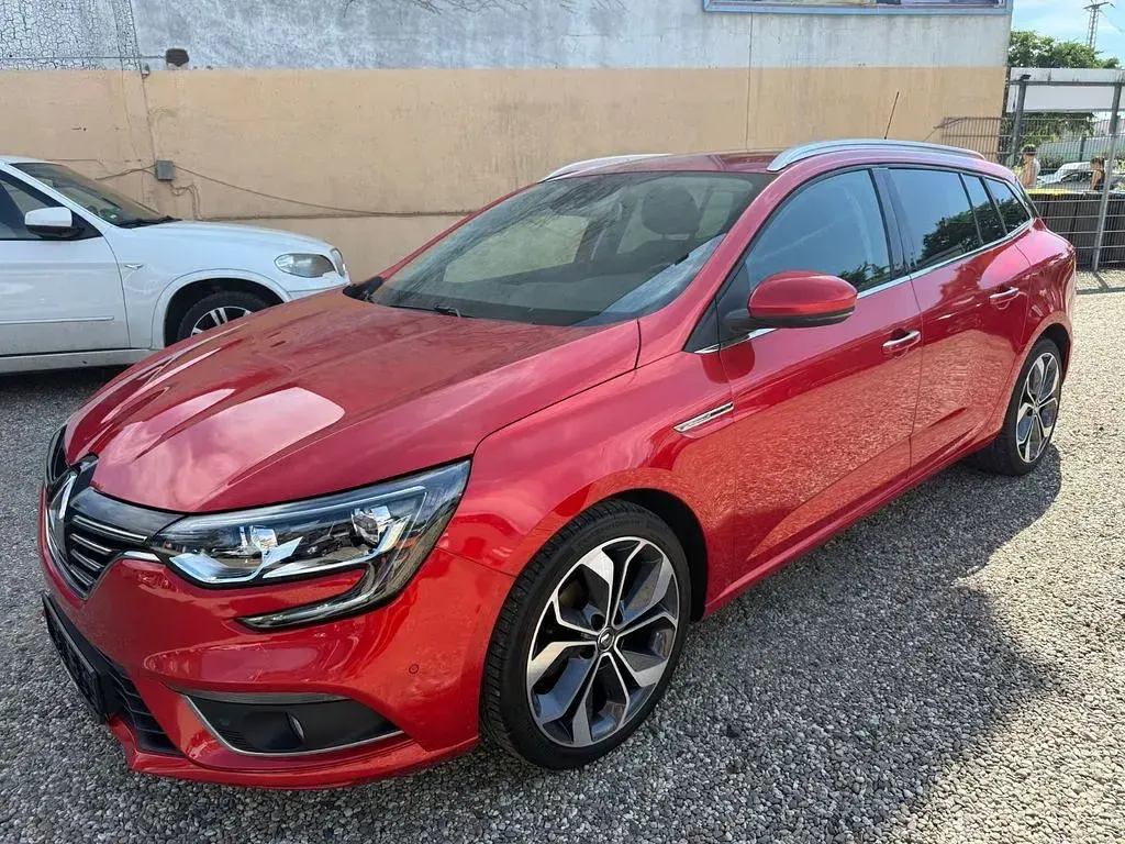 Gebraucht Renault Mégane Intens 132 PS (97 kW) 2018 Rot Limousine