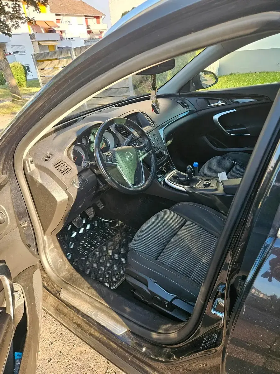 Gebraucht Opel Insignia 160 PS (117 kW) 2012 Schwarz Kombi