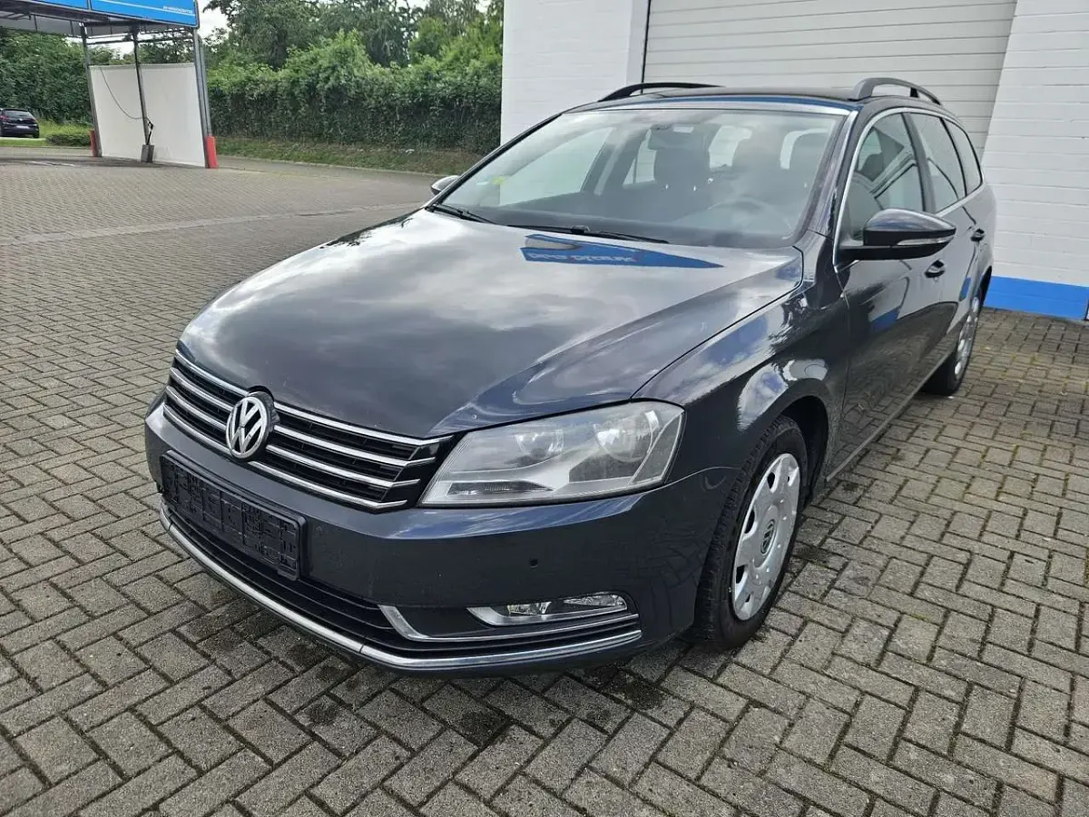 Gebraucht VW Passat Comfortline 105 PS (77 kW) 2012 Uranograu Kombi
