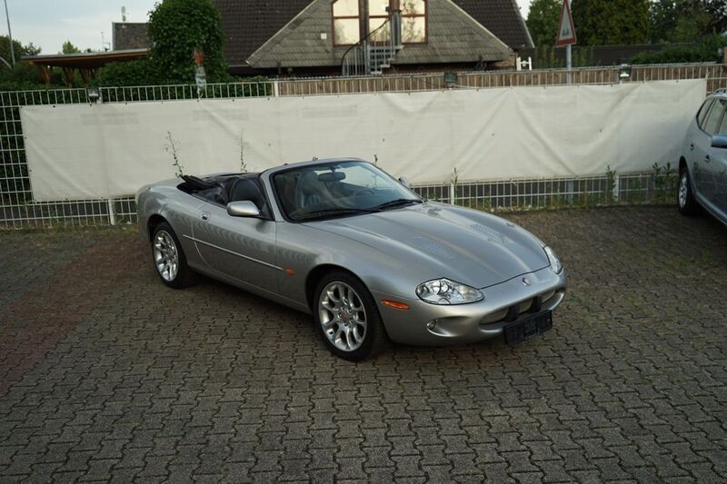 Gebraucht Jaguar XKR S 363 PS (266 kW) 1999 Silber Cabrio