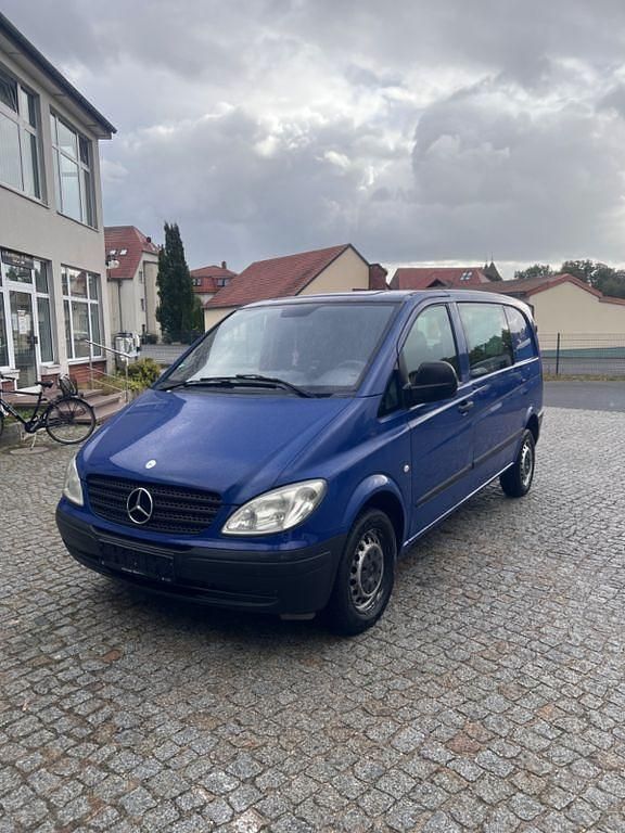 Blau Gebraucht 2006 Mercedes Vito Van / Kleinbus | 3.900 € (Fairer Preis) - Bild 1/4