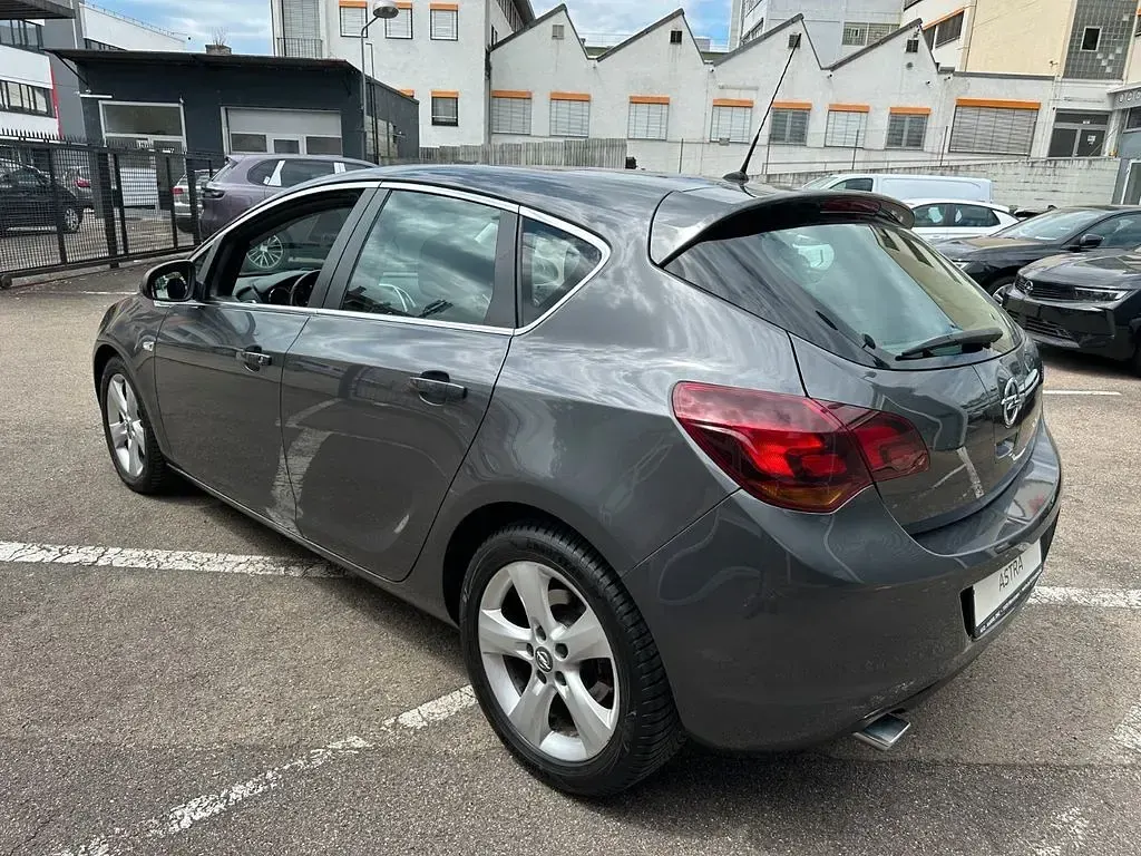 Gebraucht Opel Astra Sport 179 PS (131 kW) 2010 Grau Limousine
