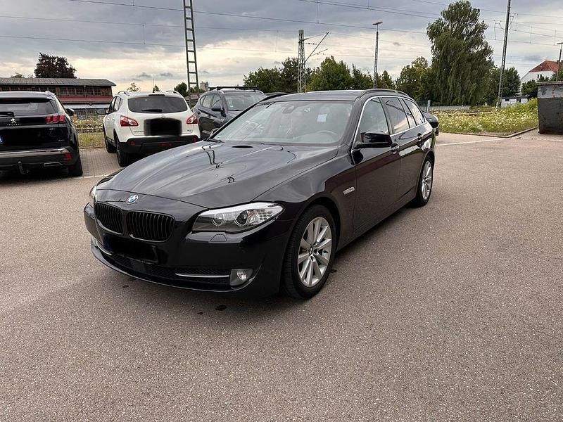 Schwarz Gebraucht 2013 BMW 520 Kombi | 9.999 € (Guter Preis) - Bild 1/4