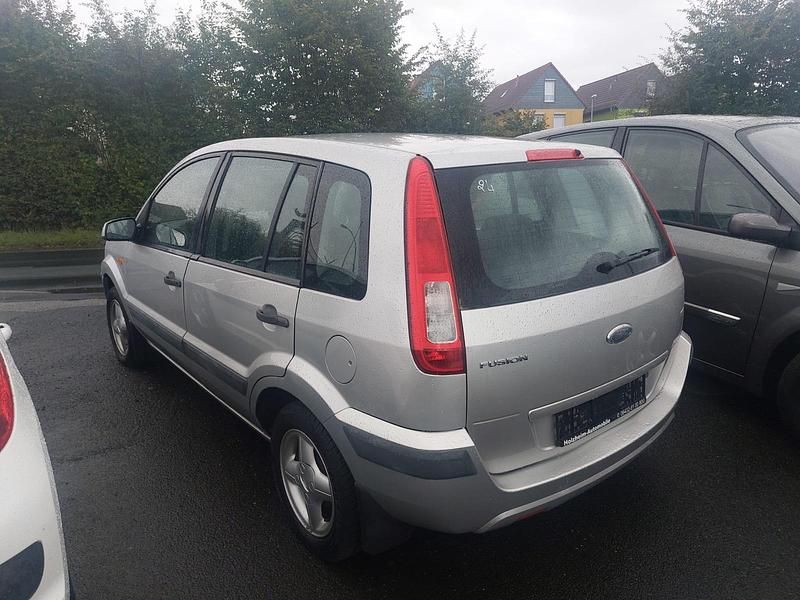 Gebraucht Ford Fusion 80 PS (58 kW) 2008 Silber Van / Kleinbus