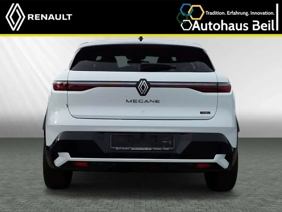 Używany Renault Megane E-Tech Techno 160 kW (218 KM) 2024 Biały Sedan/Limuzyna