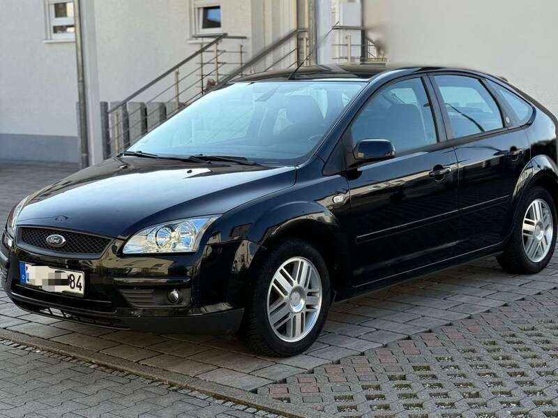 Schwarz Gebraucht 2006 Ford Focus Ghia Limousine | 3.750 € (Etwas zu teuer) - Bild 1/4