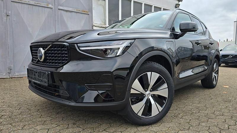 Schwarz Gebraucht 2022 Volvo XC40 Plus SUV | 27.990 € (Fairer Preis) - Bild 1/4