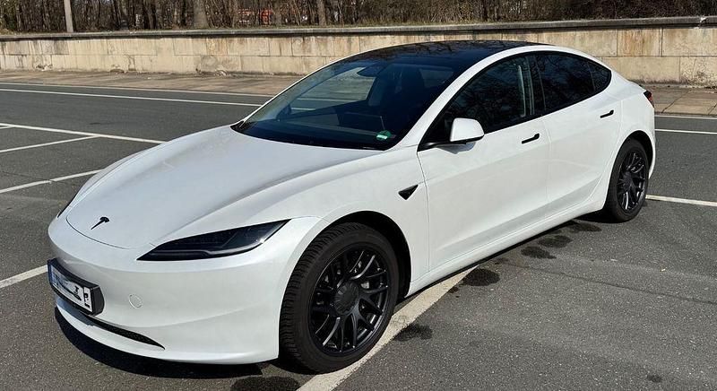 Gebraucht Tesla Model 3 Long Range RWD 235 kW (320 PS) 2024 Weiß Limousine