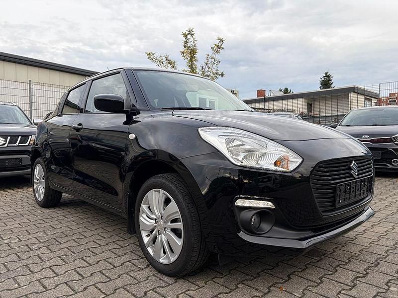 Schwarz Gebraucht 2020 Suzuki Swift Limousine | 12.990 € (Fairer Preis) - Bild 1/4