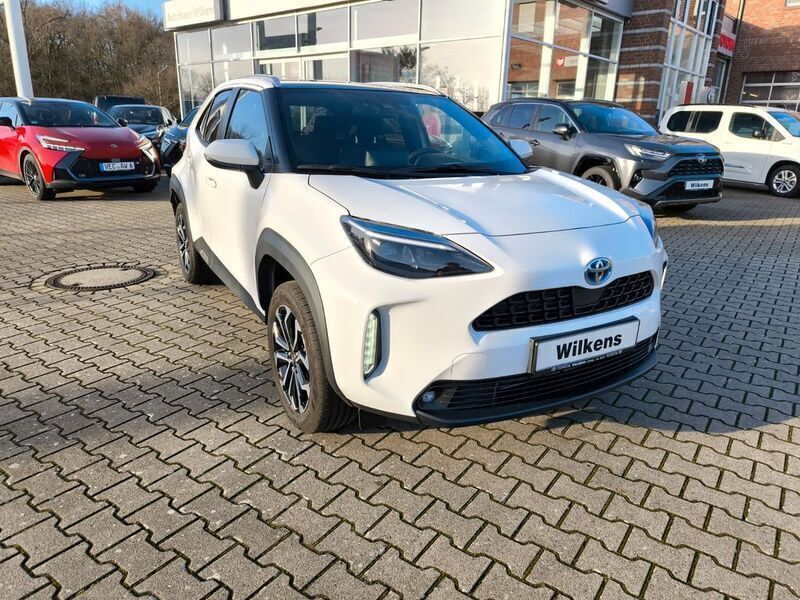 Schneeweiss Gebraucht 2022 Toyota Yaris Cross SUV | 29.900 € (Teuer) - Bild 1/4