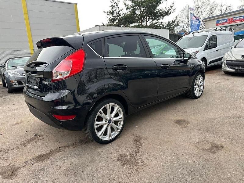 Gebraucht Ford Fiesta Titanium 101 PS (74 kW) 2015 Schwarz Limousine