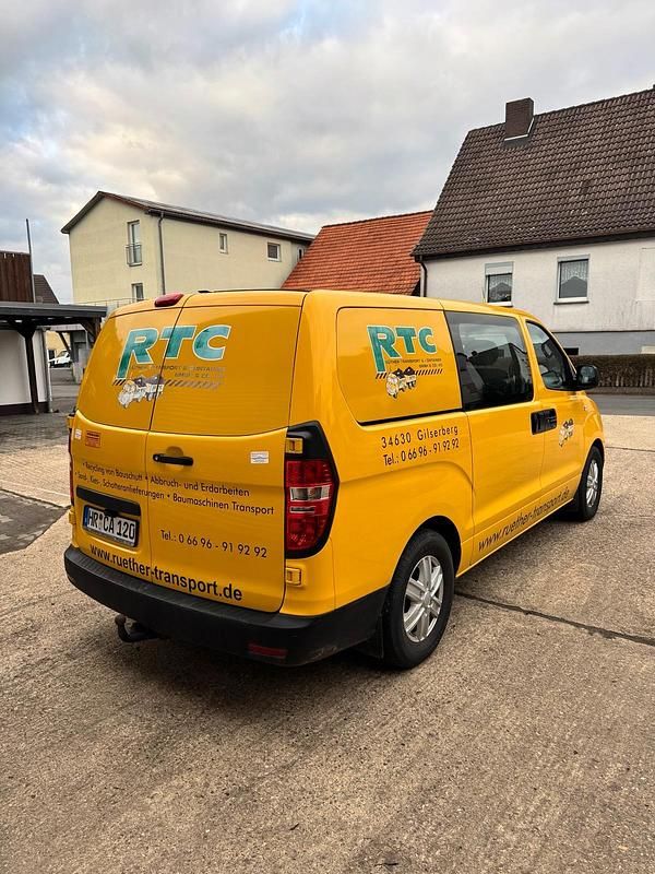 Gebraucht Hyundai H-1 170 PS (125 kW) 2010 Gelb Van / Kleinbus