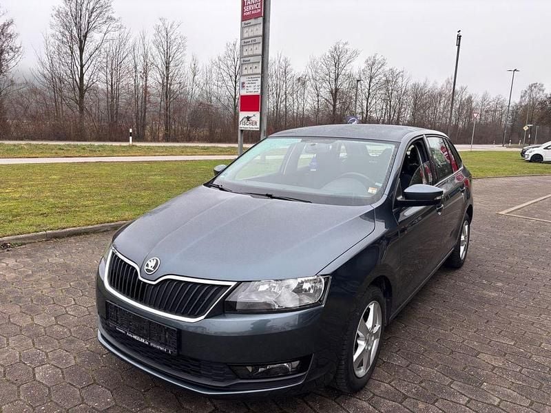 Grau Gebraucht 2018 Skoda Rapid Cool Edition Limousine | 9.500 € (Guter Preis) - Bild 1/4