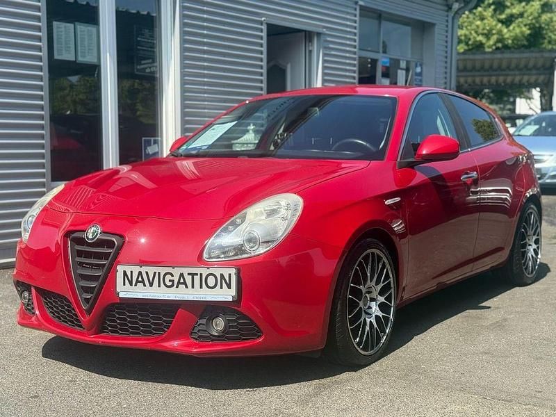 Rot Gebraucht 2011 Alfa Romeo Giulietta Turismo Kleinwagen | 5.990 € (Fairer Preis) - Bild 1/4
