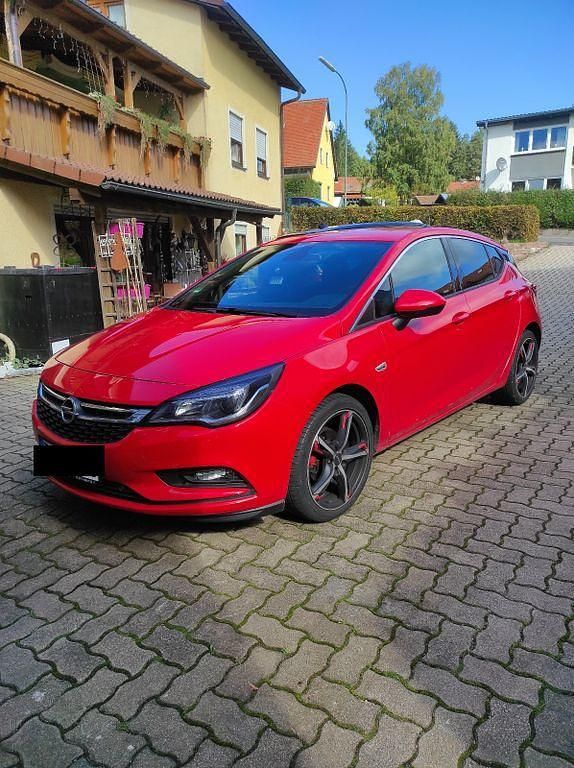 Rot Gebraucht 2018 Opel Astra Dynamic Limousine | 9.000 € (Guter Preis) - Bild 1/4