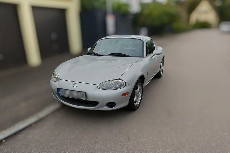 Second-hand Mazda MX5 110 CP (80 kW) 2002 Argintiu Cabrio