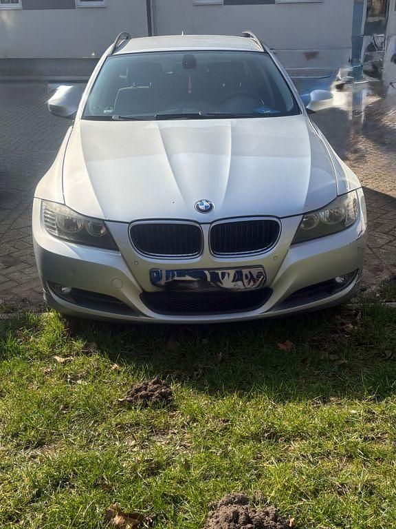 Gebraucht BMW 318 143 PS (105 kW) 2009 Grau Kombi