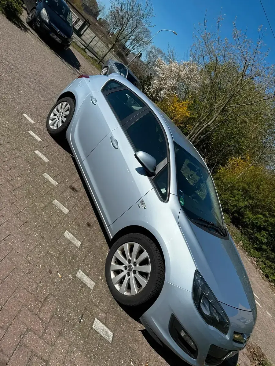 Gebraucht Opel Astra 131 PS (96 kW) 2014 Grau Limousine