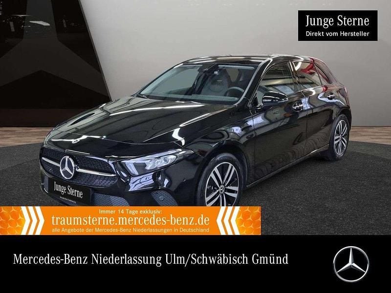 Schwarz Gebraucht 2022 Mercedes A250 Night Limousine | 25.490 € (Guter Preis) - Bild 1/3