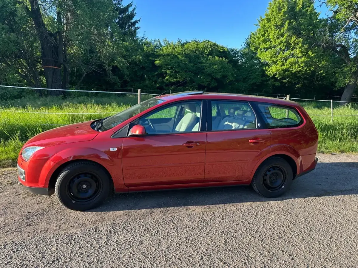 Gebraucht Ford Focus Ghia 115 PS (84 kW) 2006 Andere farben Kombi