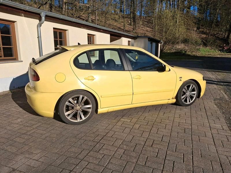 Second-hand Seat Leon FR 150 CP (110 kW) 2004 Galben Hatchback