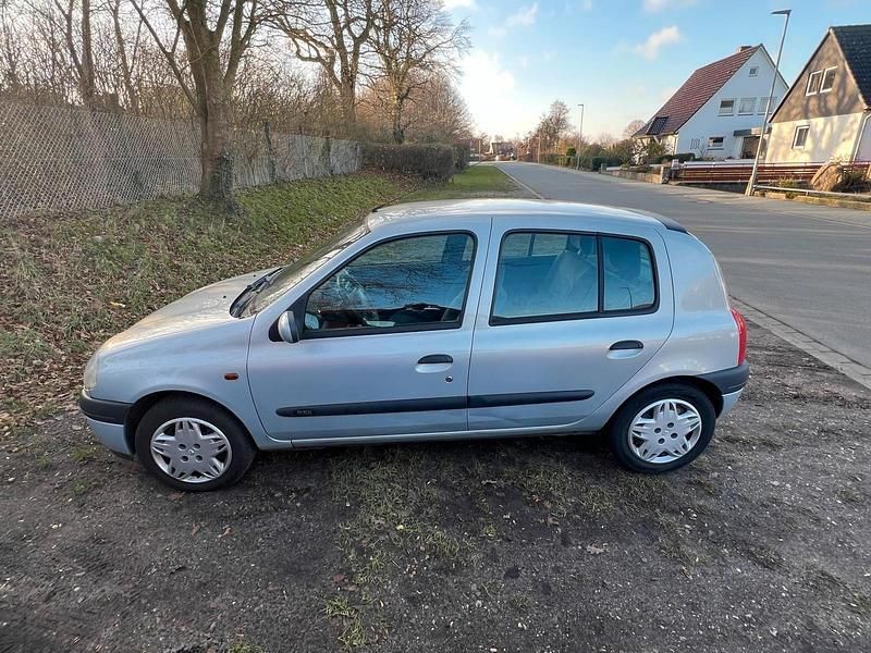 Grau Gebraucht 1999 Renault Clio II Kleinwagen | 2.500 € (Fairer Preis) - Bild 1/3
