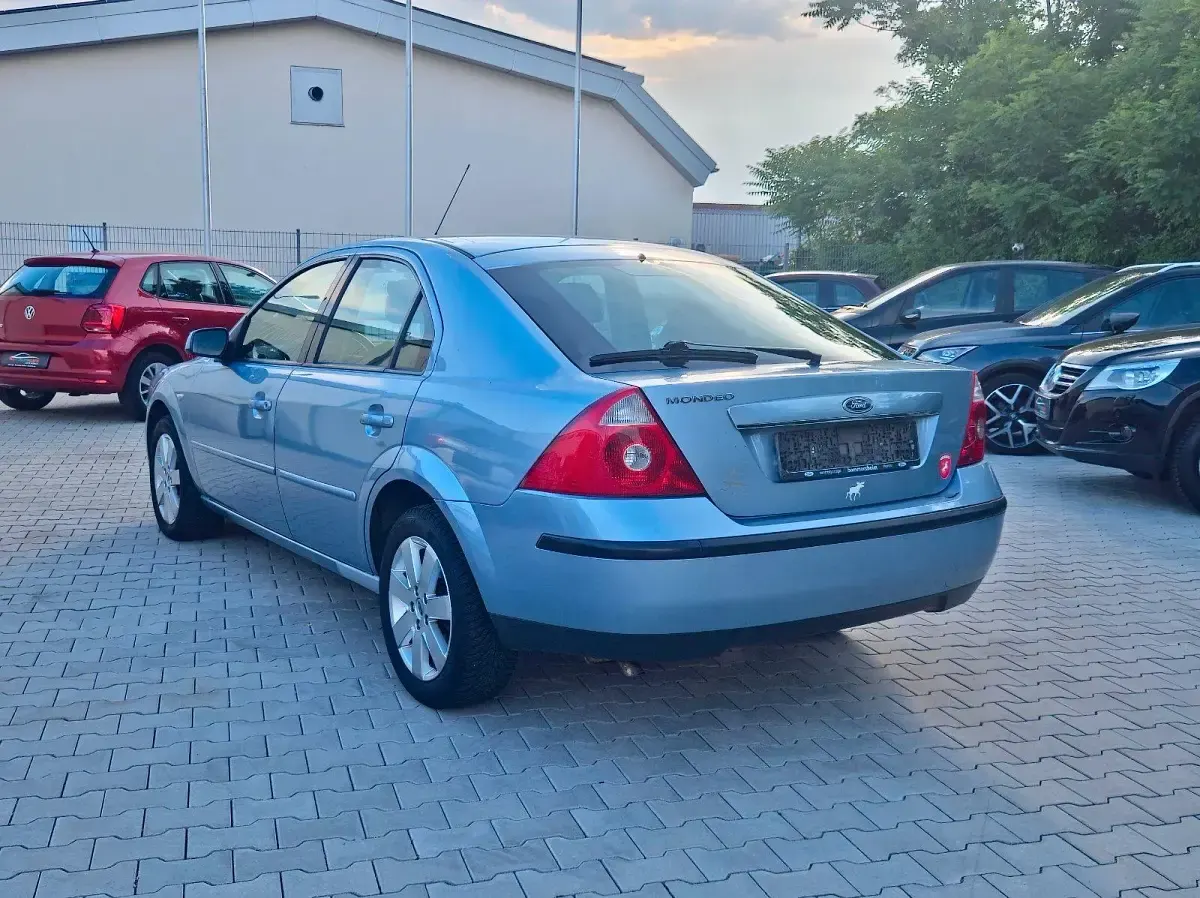 Gebraucht Ford Mondeo 125 PS (91 kW) 2004 Blau Limousine
