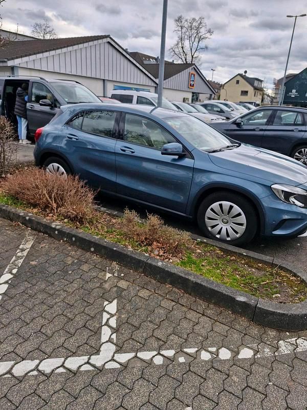 Gebraucht Mercedes GLA200 156 PS (114 kW) 2015 Blau SUV